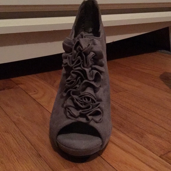 Women's open toed heel size 7 (US) - Picture 2 of 3