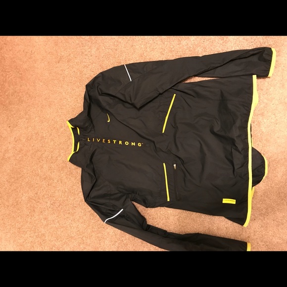 NIKE Livestrong Windbreaker - Picture 1 of 3