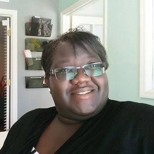 Meet your Posher, Yolanda