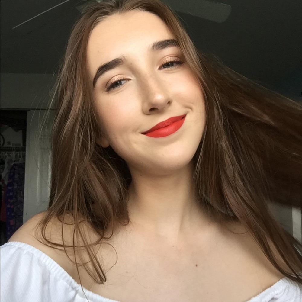 Meet your Posher, Chloe