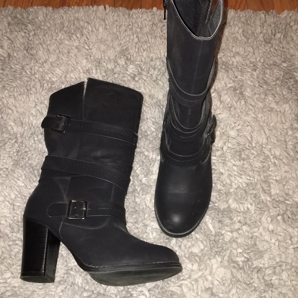 Women's black boots