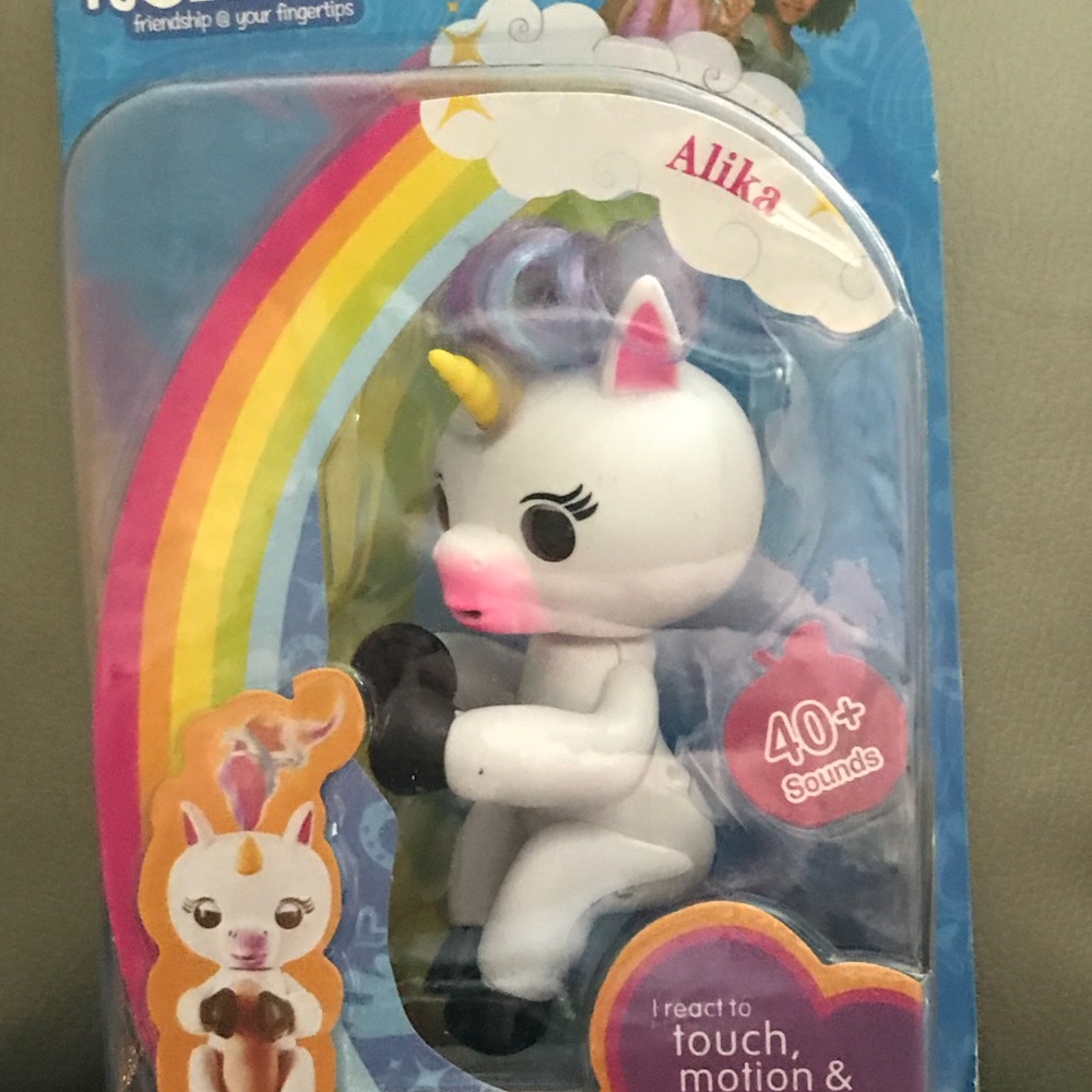 Wowwee unicorn fingerling new in box