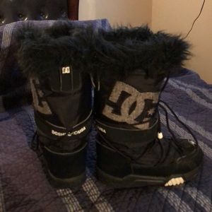 DC Chalet Boots - Black - Women’s Large (9/10)