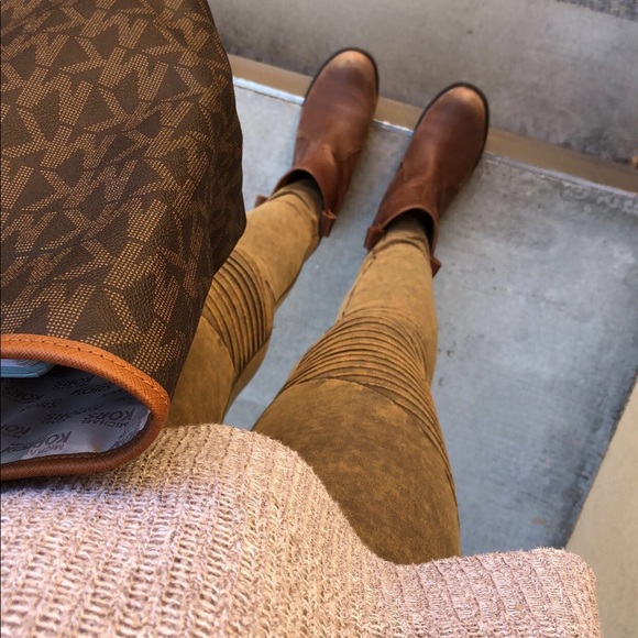 LAST 1 ll Acid Wash Moto Leggings - Picture 6 of 7