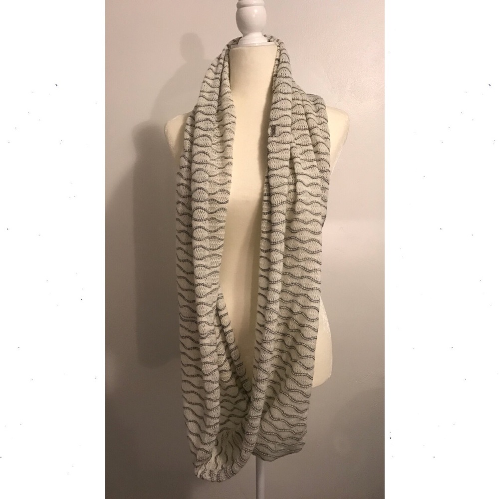 Calvin Klein Gray White Knitted Infinity Scarf - Picture 2 of 7