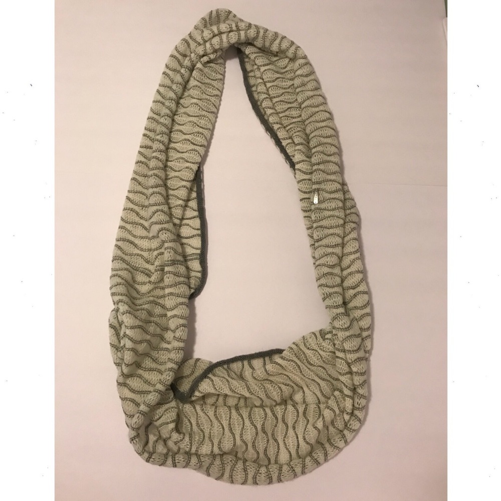 Calvin Klein Gray White Knitted Infinity Scarf - Picture 3 of 7