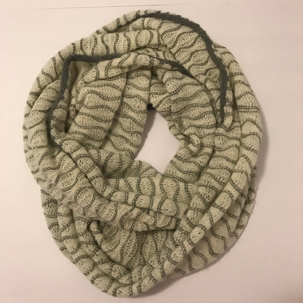 Calvin Klein Gray White Knitted Infinity Scarf - Picture 4 of 7