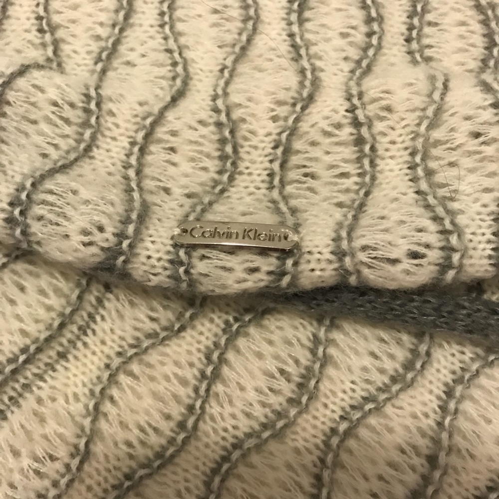 Calvin Klein Gray White Knitted Infinity Scarf - Picture 5 of 7