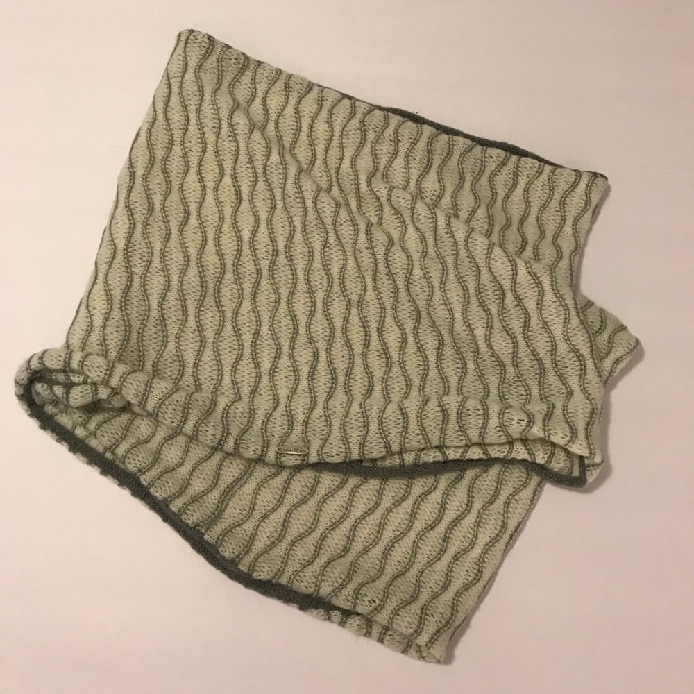 Calvin Klein Gray White Knitted Infinity Scarf - Picture 7 of 7