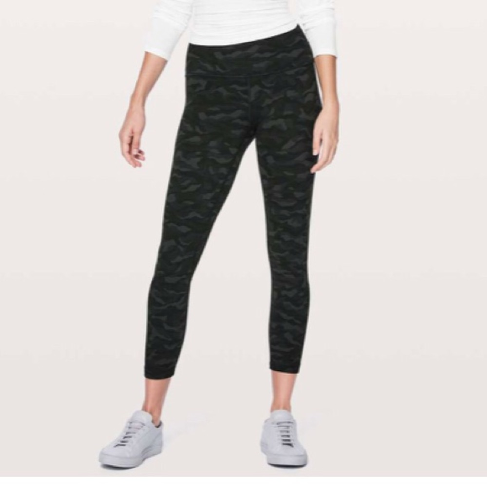 Size 4 New with Tags Attached Sequoia Camo aligns