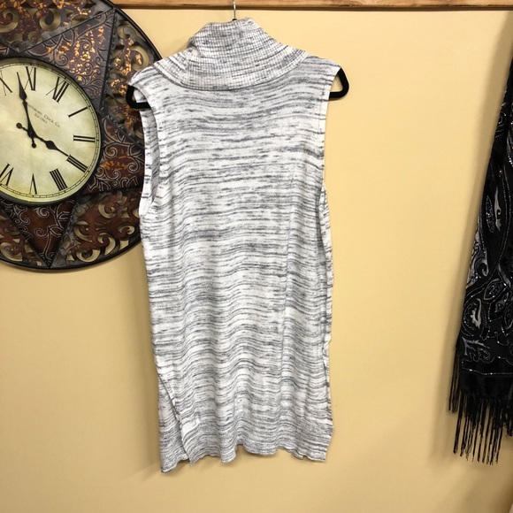 A.n.a Sleeveless Tunic - Picture 2 of 7