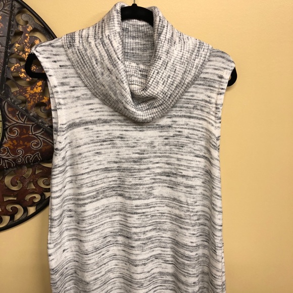 A.n.a Sleeveless Tunic - Picture 3 of 7