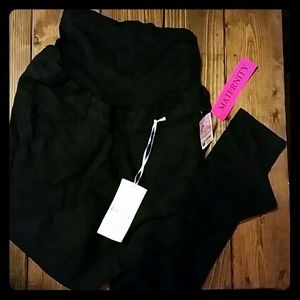 NWT black maternity skinny pants