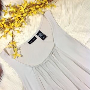 NEW YORK & COMPANY | cream sleeveless blouse