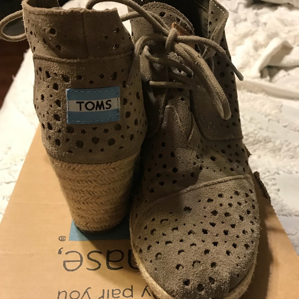 TOMS Lace-Up Wedge