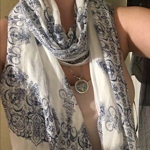 Blue and white detailed scarf
