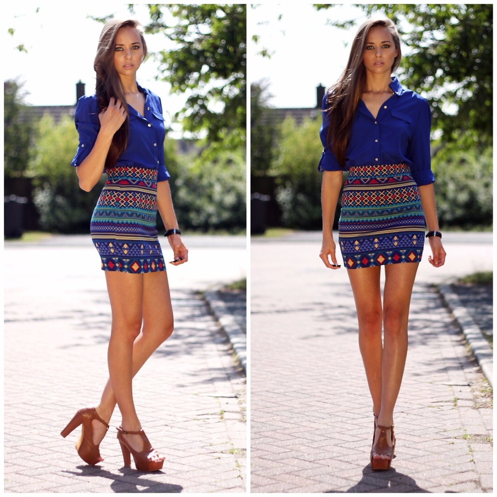 Bright Geometrical Pattern Stretchy Mini Skirt