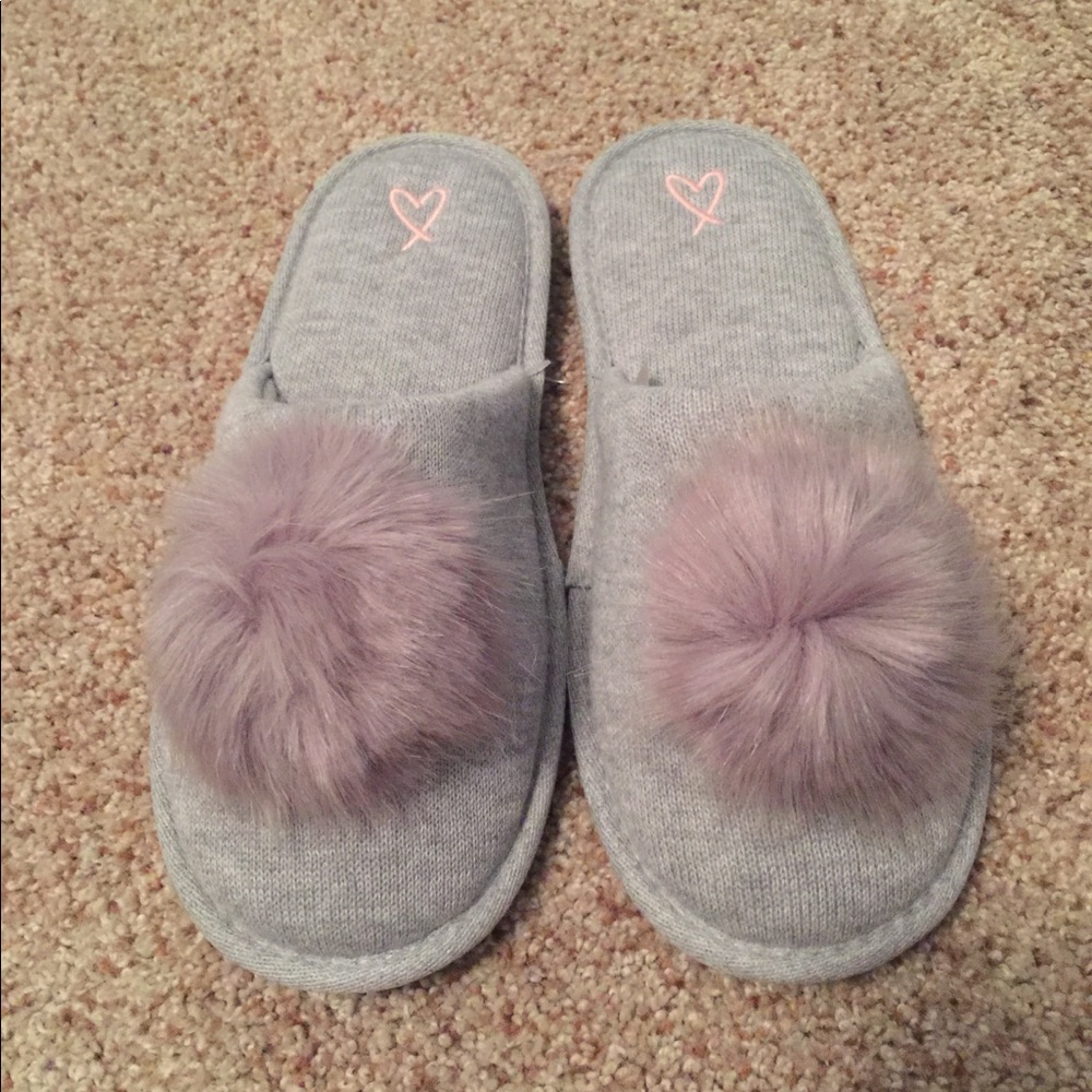 Victoria Secret Pom-pom Slipper M(7-8)