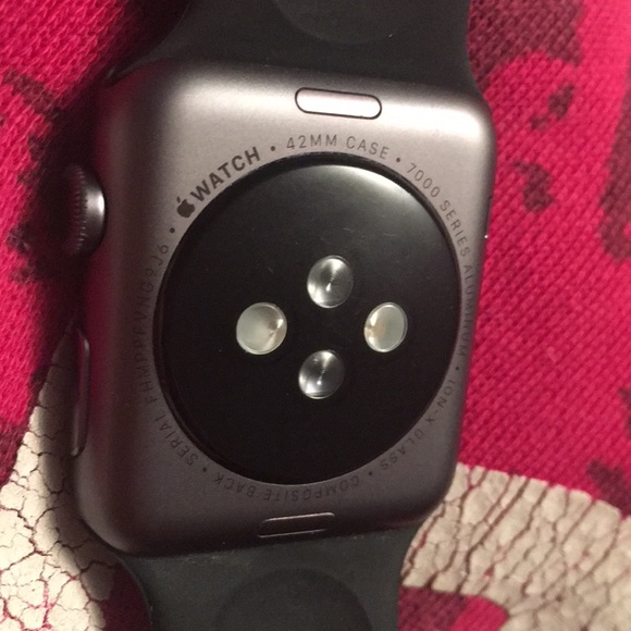 42 mm Apple Watch Sport main image 3