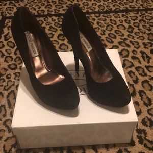 Steve Madden suede pumps