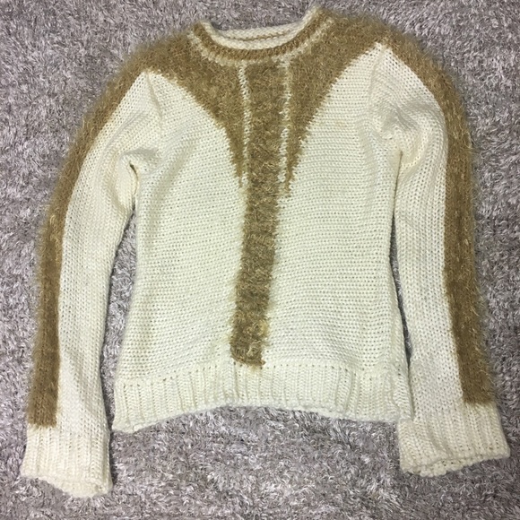 Cute snuggle sweater from Lucy Collection - Picture 3 of 4
