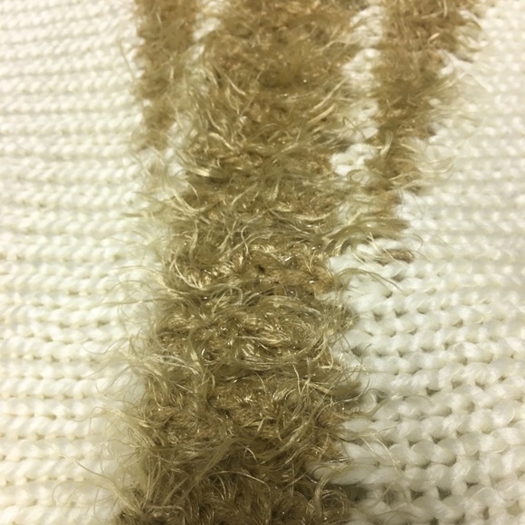 Cute snuggle sweater from Lucy Collection - Picture 4 of 4