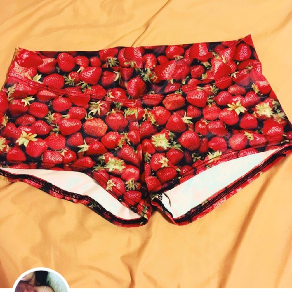 GUC blackmilk strawberry shorts
