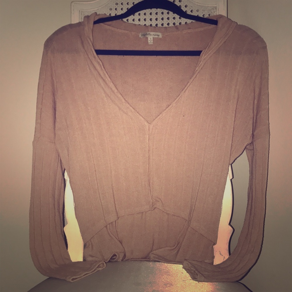 Salmon-colored long sleeved cropped top