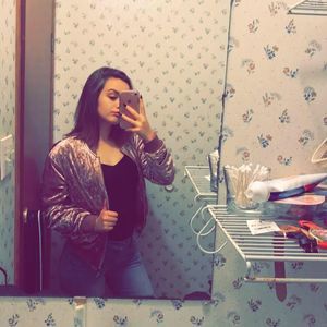 Meet your Posher, Mia