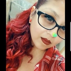 Meet your Posher, Debbie