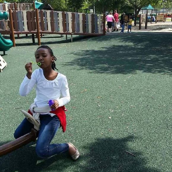 Meet your Posher, Delphine - Picture 1 of 1