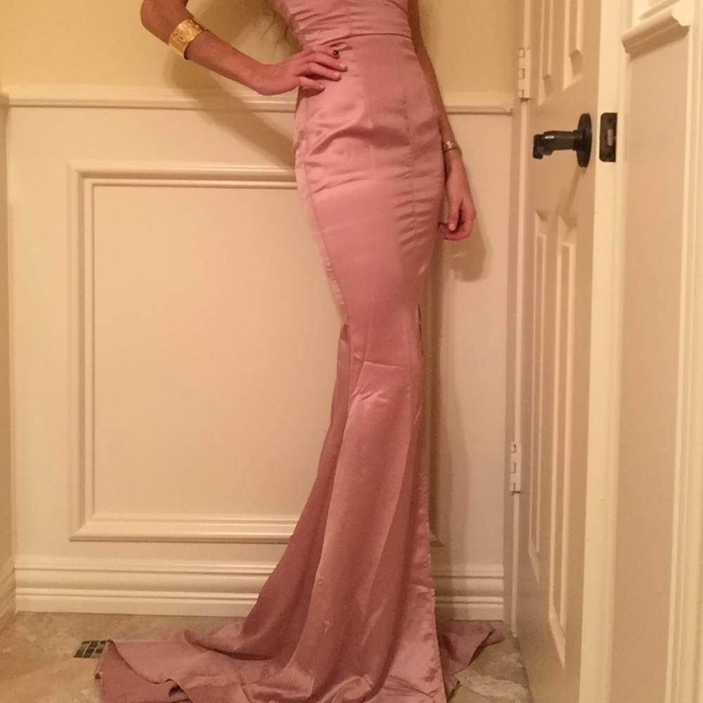 Beautiful pink satin ball gown dress size 00