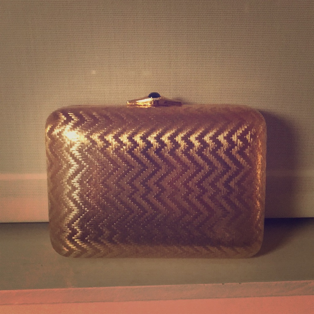 Gold vintage clutch with black pearl