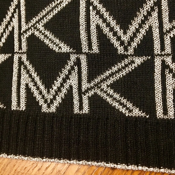 NWT Pretty and stylish Michael Kors knit hat - Picture 2 of 4