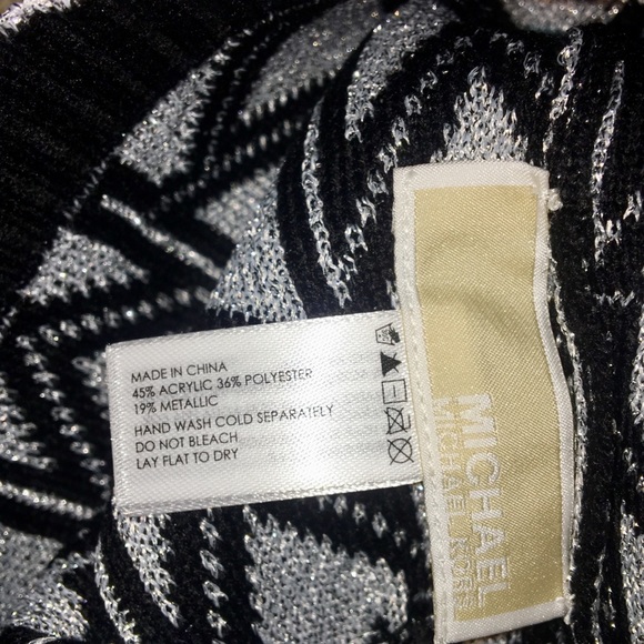 NWT Pretty and stylish Michael Kors knit hat - Picture 4 of 4