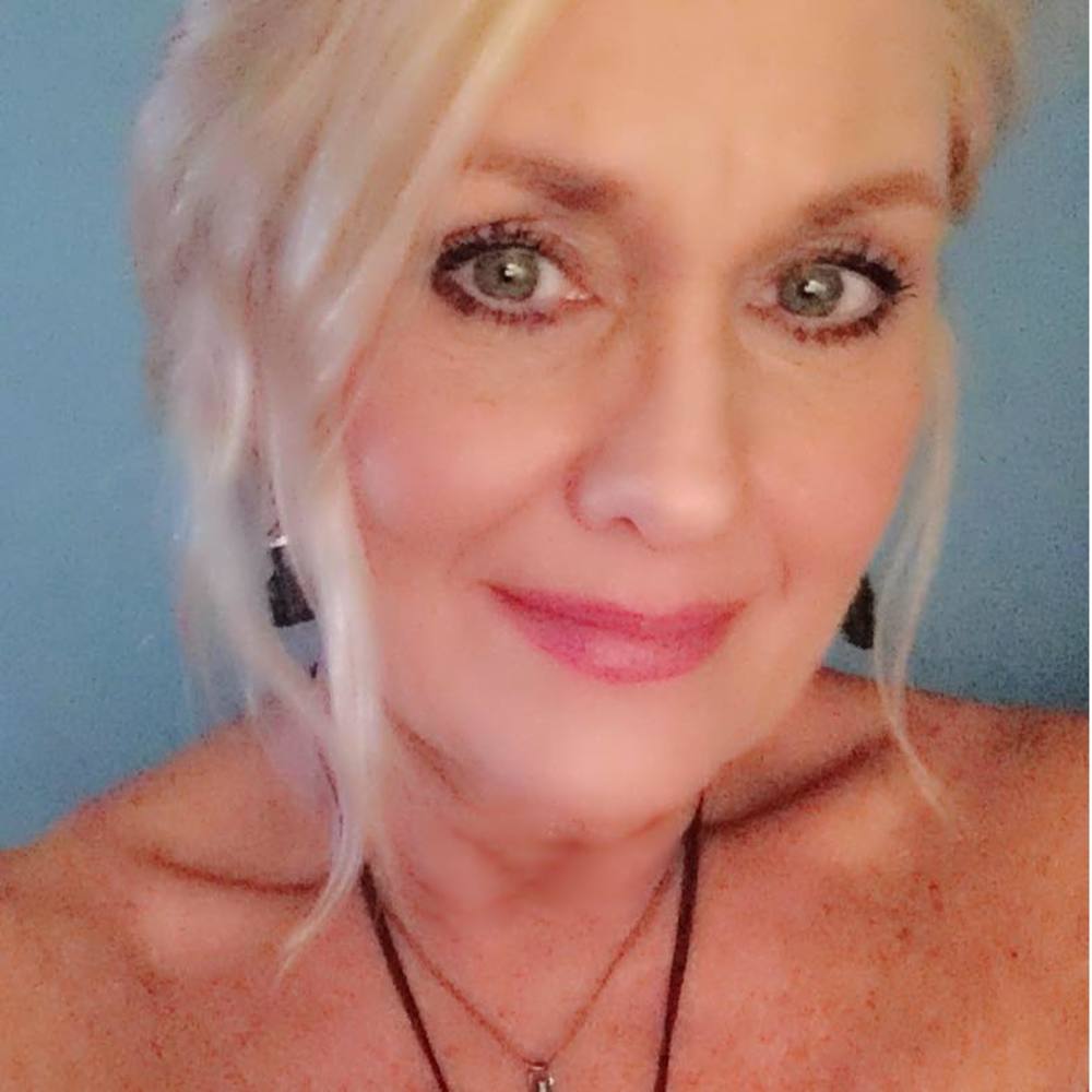 Meet your Posher, Leigh