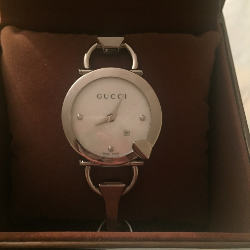 Gucci ladies watch (never worn)