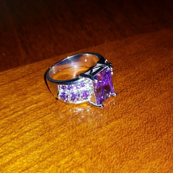 Emerald cut amethyst ring - Picture 2 of 3