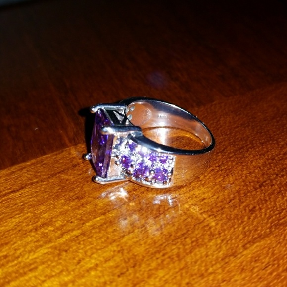 Emerald cut amethyst ring - Picture 3 of 3