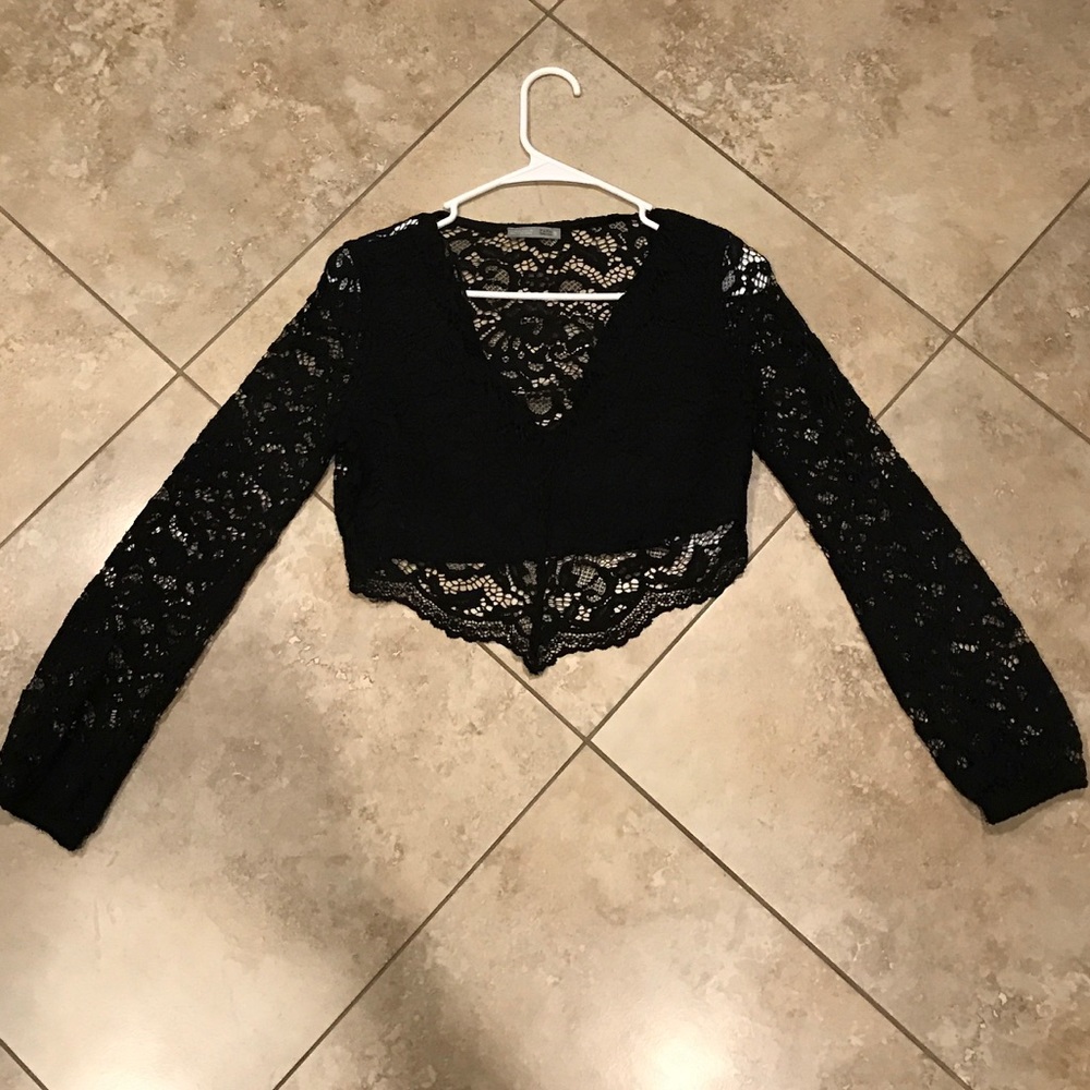 Lace long sleeve croptop