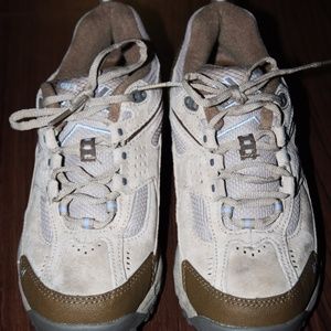 New Balance 643 Womens All Terrain Hiking Sneakers