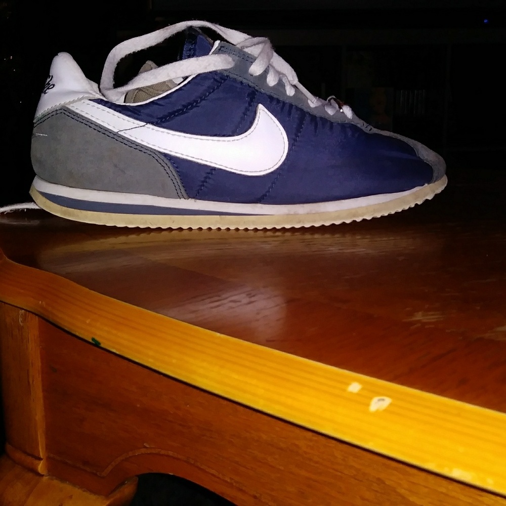 Shoes - Picture 3 of 4