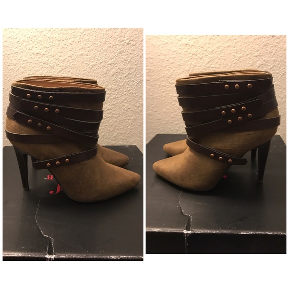 Beautiful Booties FINAL SALE - Picture 2 of 4