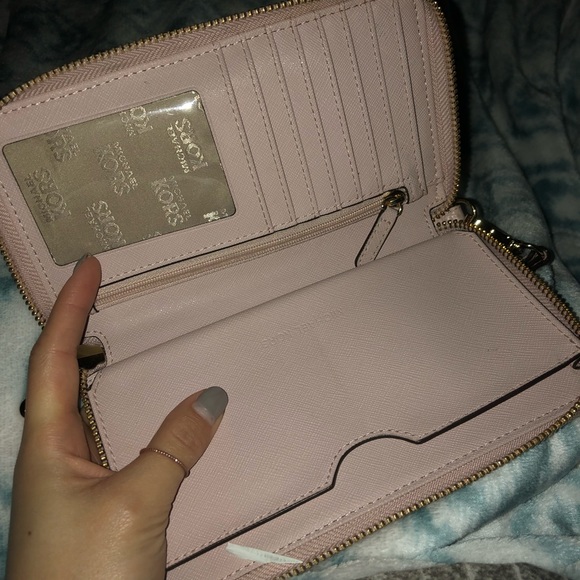 Micheal Kors wallet pink hardly used