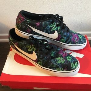 Nike Toki Low