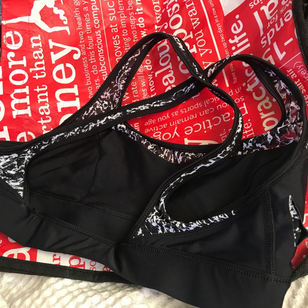 Lululemon - Picture 2 of 4