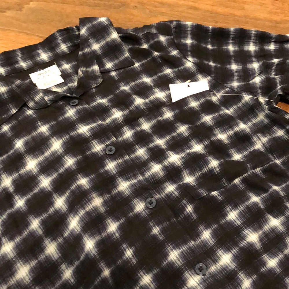 Button down Rvca top - Picture 3 of 6