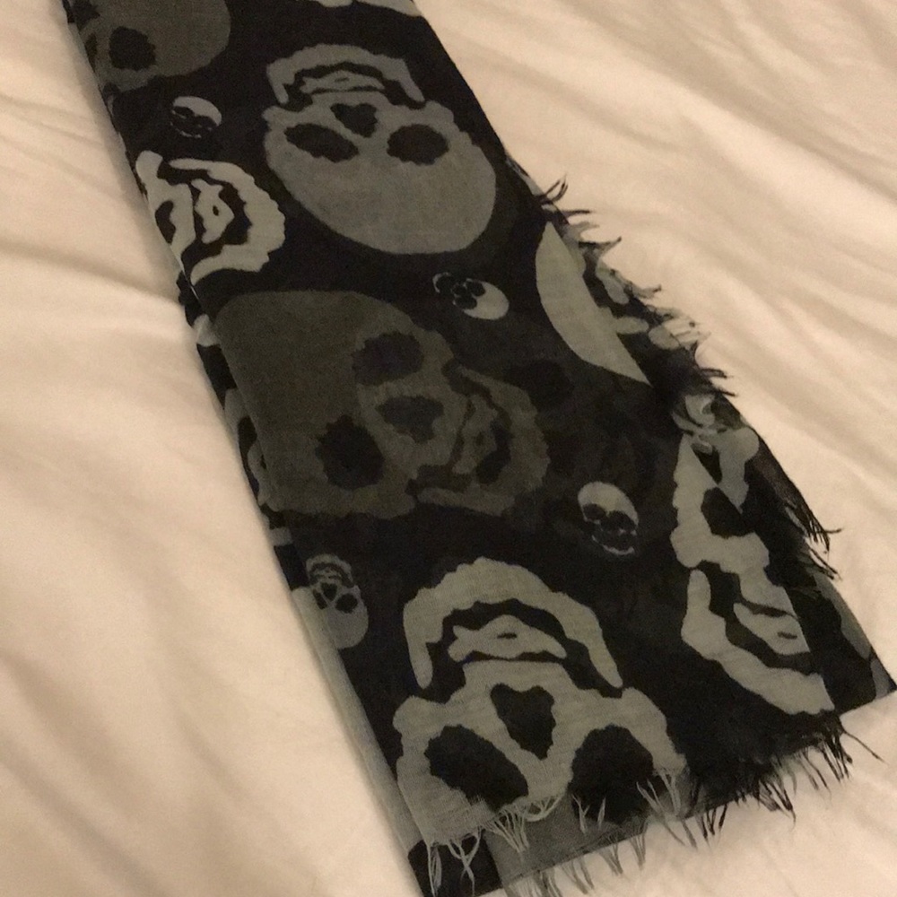 Skull scarf