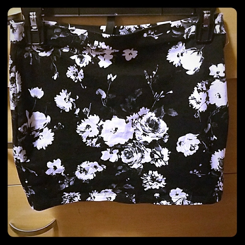 Never been worn!! Tight mini skirt