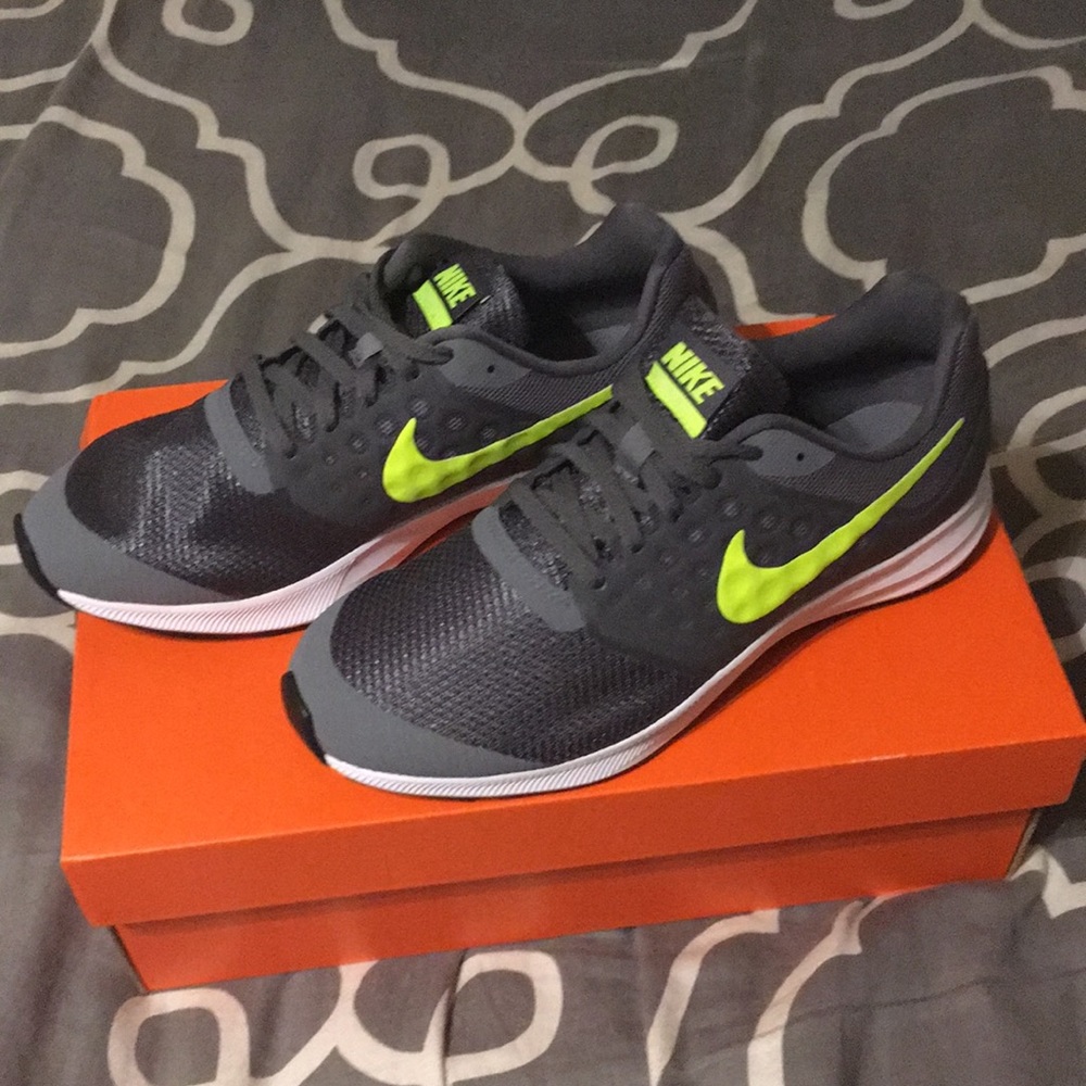 ❌SOLD❌Nike Gray Tennis Shoes